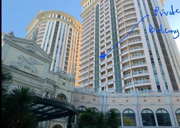 Apartment Florencia Coastal At Venice Grand Canal Mall Manila